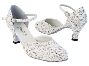9621 141 White_141 White Trim with 2.5" Low Heel in the photo 